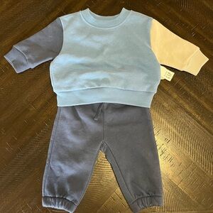 NWT Baby Gap 2 piece set